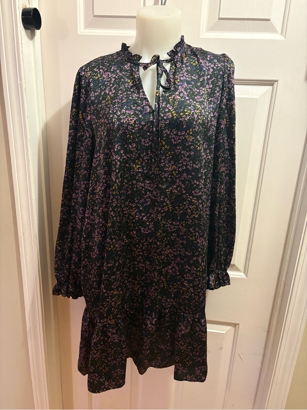 Reitmans Black Floral Long Sleeve Dress. size M, like new.